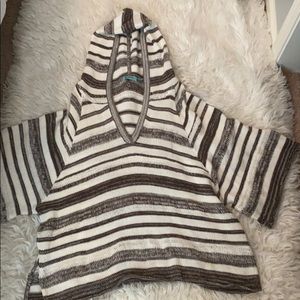 Panncho style sweater